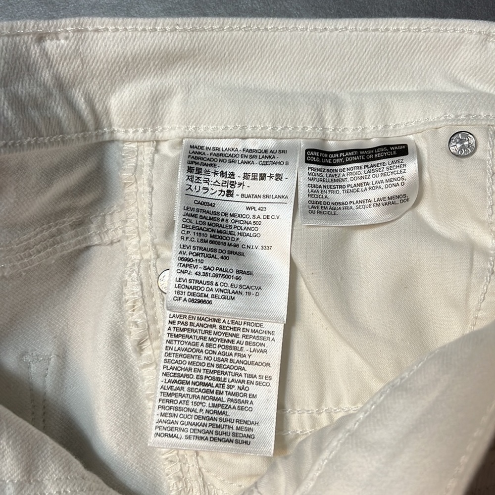 Levi’s slimming skinnies - Picture 5 of 6